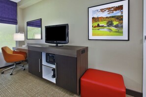 Room, 2 Queen Beds, Accessible (Roll-In Shower) | Desk, soundproofing, iron/ironing board, free cots/infant beds - Hampton Inn White River Junction (White River Junction)