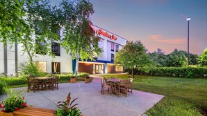 A hotel with outdoor seating and a garden area. - Hampton Inn White River Junction (White River Junction)
