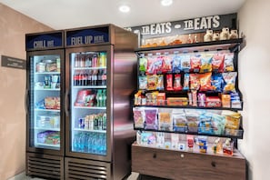 Snack bar - Hampton Inn White River Junction (White River Junction)