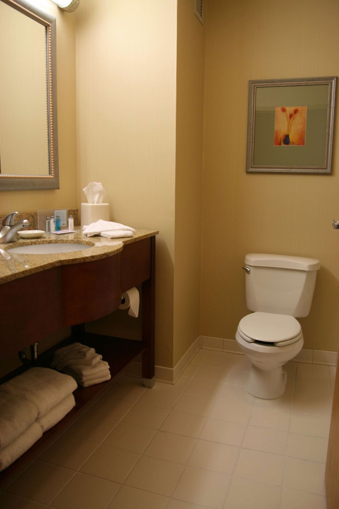 Bathroom | Combined shower/bathtub, hair dryer, towels