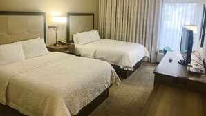 In-room safe, iron/ironing board, cribs/infant beds, WiFi (free) - Hampton Inn Darien I-95 (Darien)