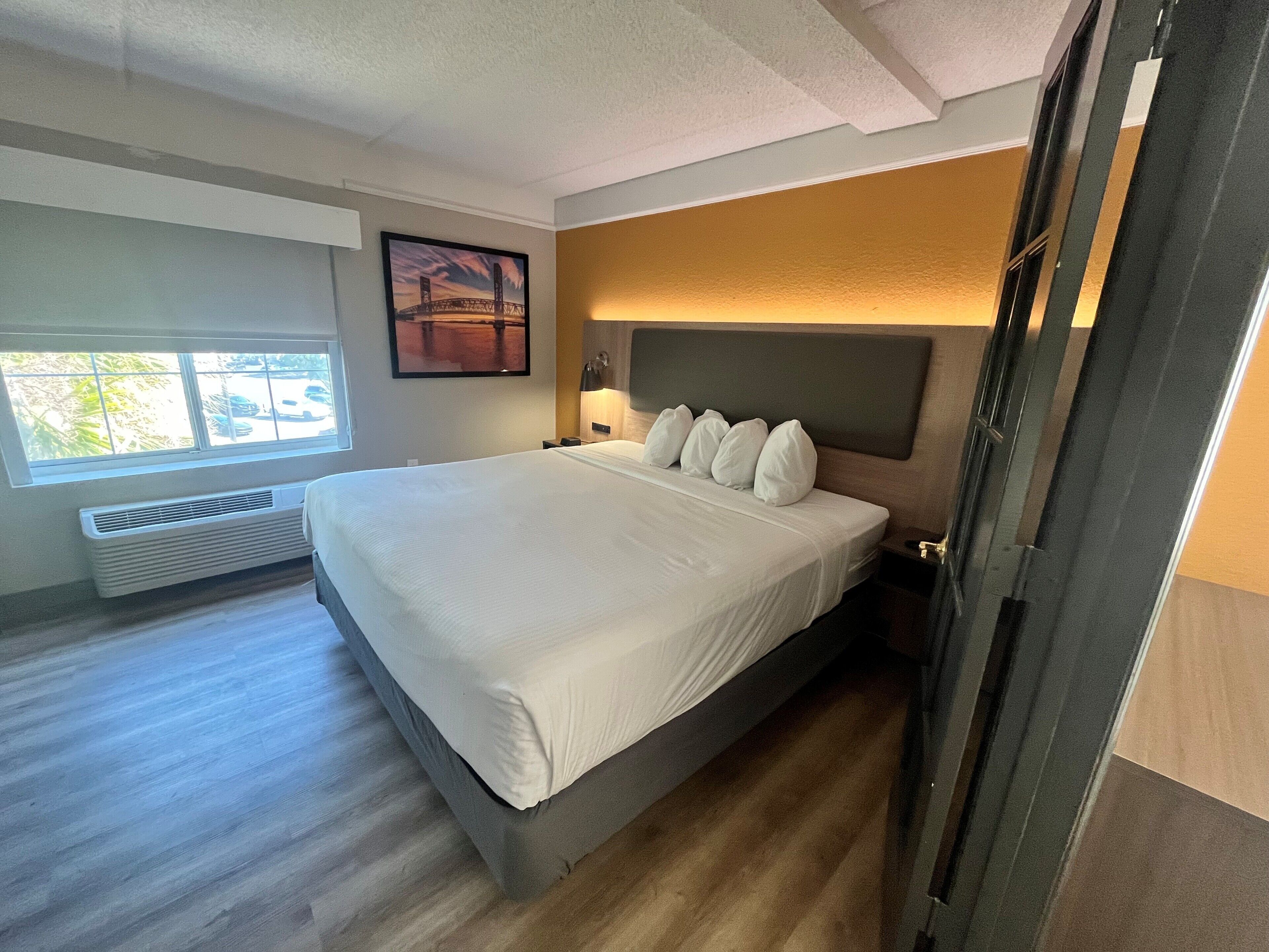 Suite, 1 King Bed, Non Smoking | Pillow-top beds, desk, iron/ironing board, free cots/infant beds