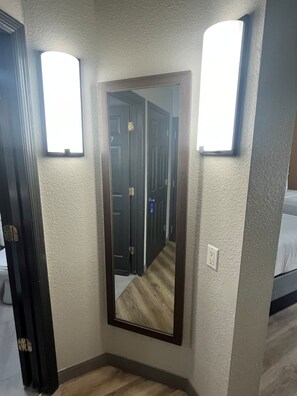 Pillowtop beds, desk, iron/ironing board, free cribs/infant beds - La Quinta Inn & Suites by Wyndham Jacksonville Butler Blvd (Jacksonville)