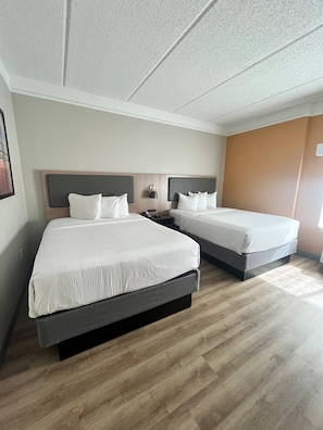 Pillow-top beds, desk, iron/ironing board, free cots/infant beds - La Quinta Inn & Suites by Wyndham Jacksonville Butler Blvd (Jacksonville)