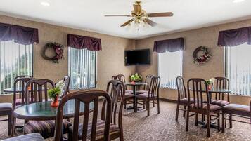 Petit déjeuner buffet compris