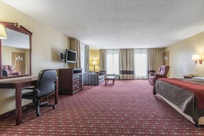 Desk, blackout drapes, iron/ironing board, free WiFi - Quality Inn Andalusia (Andalusia)