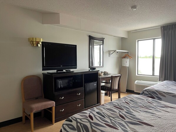 Iron/ironing board, free cribs/infant beds, rollaway beds, free WiFi - Red Roof Inn Branson (Branson)