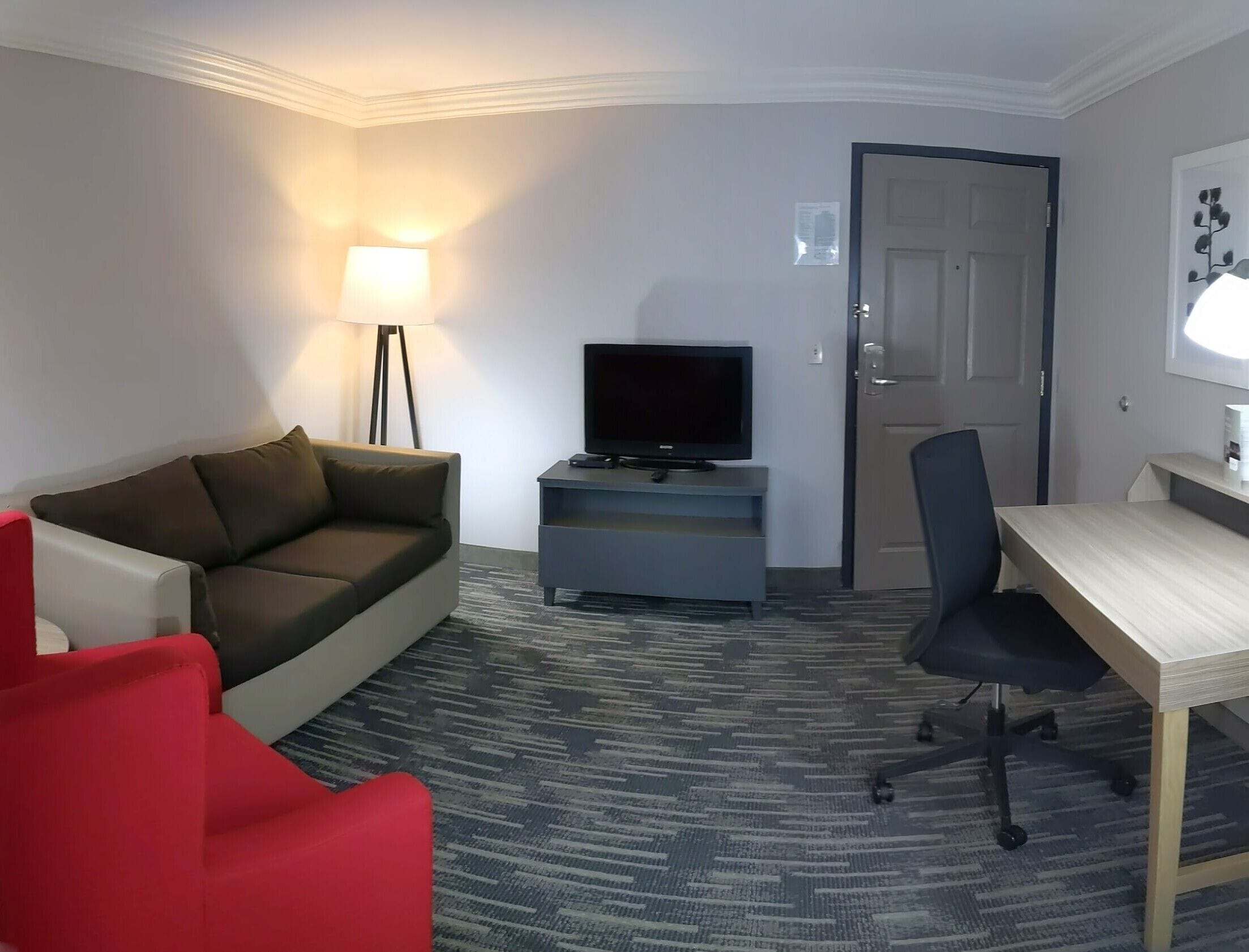 suite, 1 bedroom, non smoking | living area | 32-inch lcd tv with satellite channels, tv