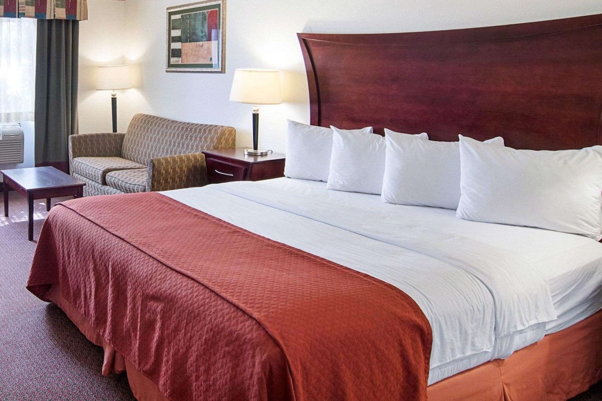 Suite, 1 King-Bett und Schlafsofa, barrierefrei, Raucher