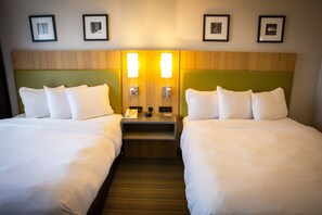 1 bedroom, desk, laptop workspace, blackout drapes - Country Inn & Suites by Radisson, Burlington (Elon), NC (Burlington)