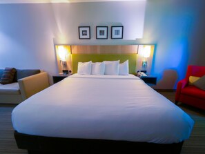 1 habitación, escritorio y espacio para trabajar con laptop 