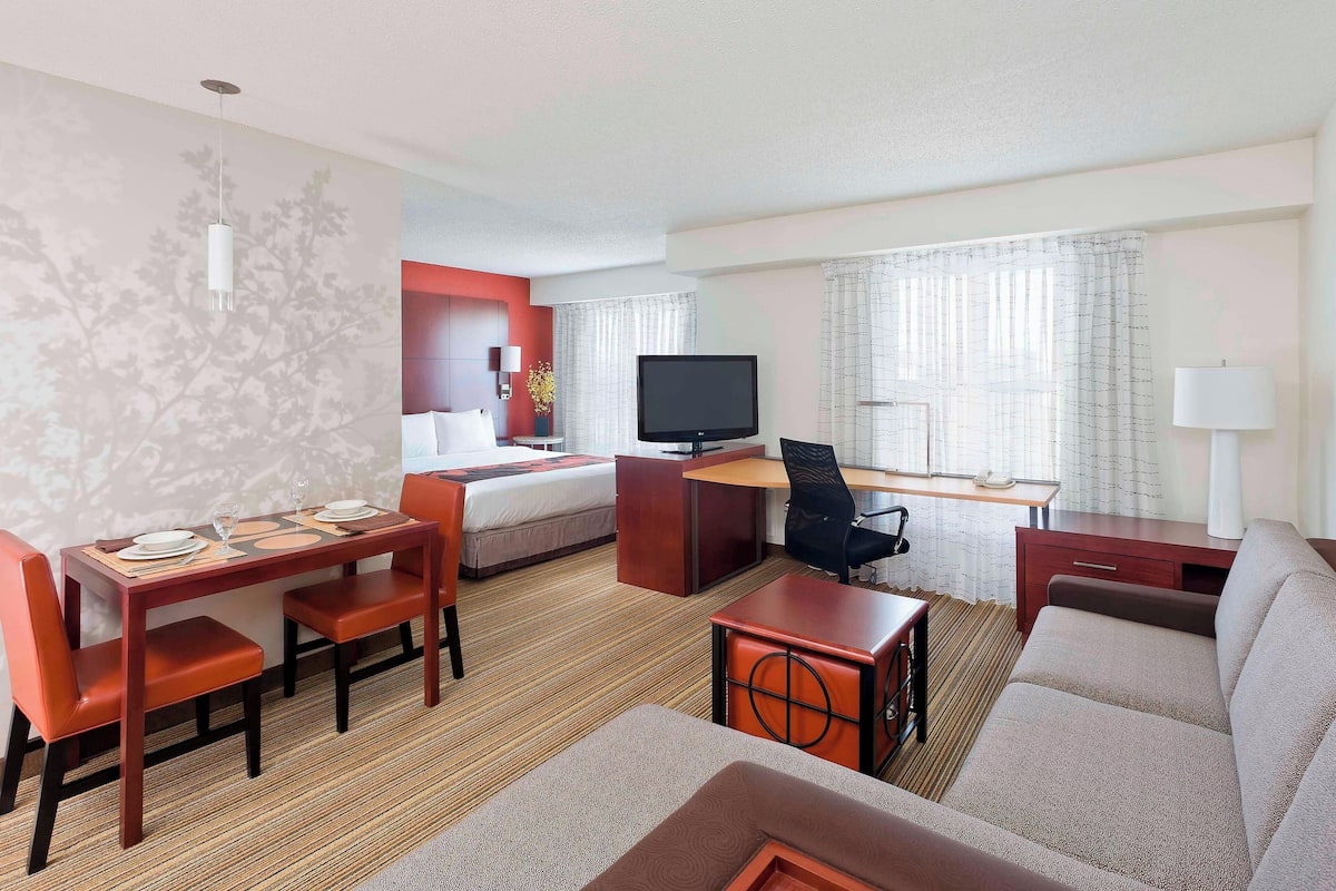 desk, iron/ironing board, free cots/infant beds, free rollaway beds