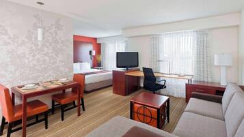 1 bedroom, desk, iron/ironing board, free cribs/infant beds