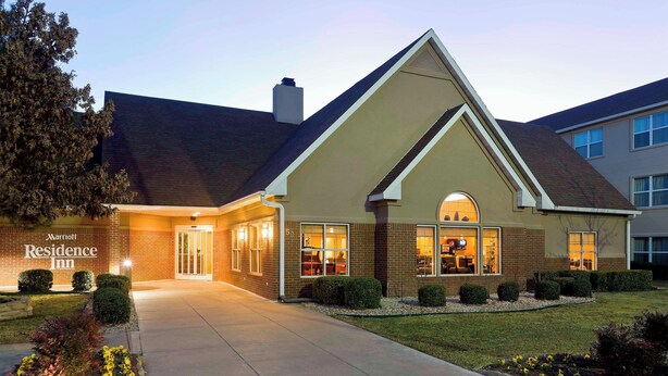 A Marriott Residence Inn with a brick facade, a pitched roof, and a well-lit entrance. - Residence Inn Waco (Waco)