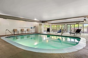 Una piscina cubierta