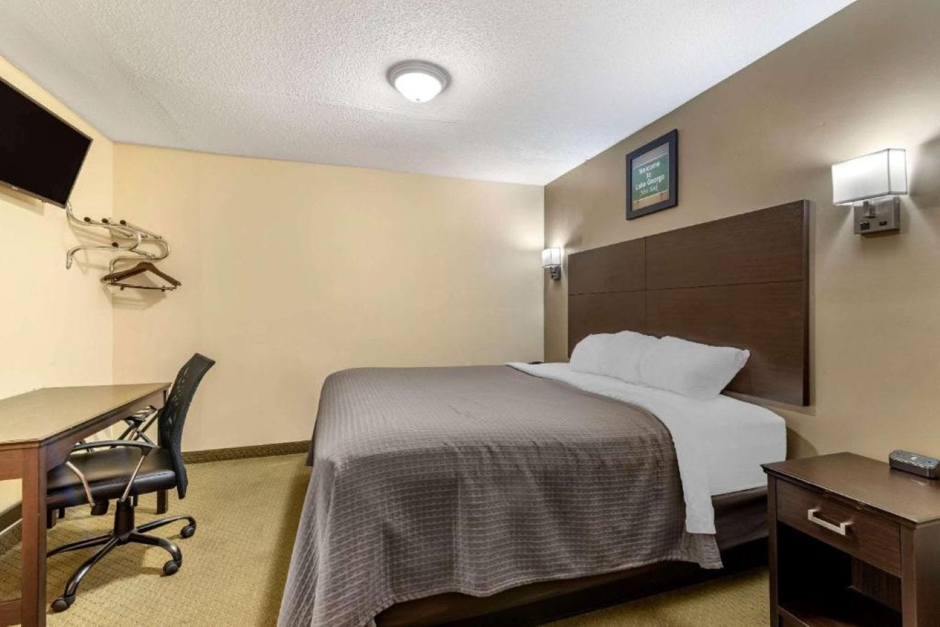 Standard Room, 1 King Bed | WiFi (free), bed sheets