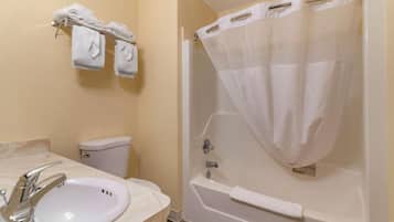 Combined shower/tub, free toiletries, hair dryer, towels