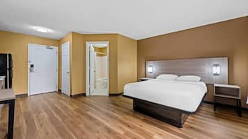 Standard Room, 1 Queen Bed, Non Smoking | Desk, laptop workspace, blackout curtains, iron/ironing board