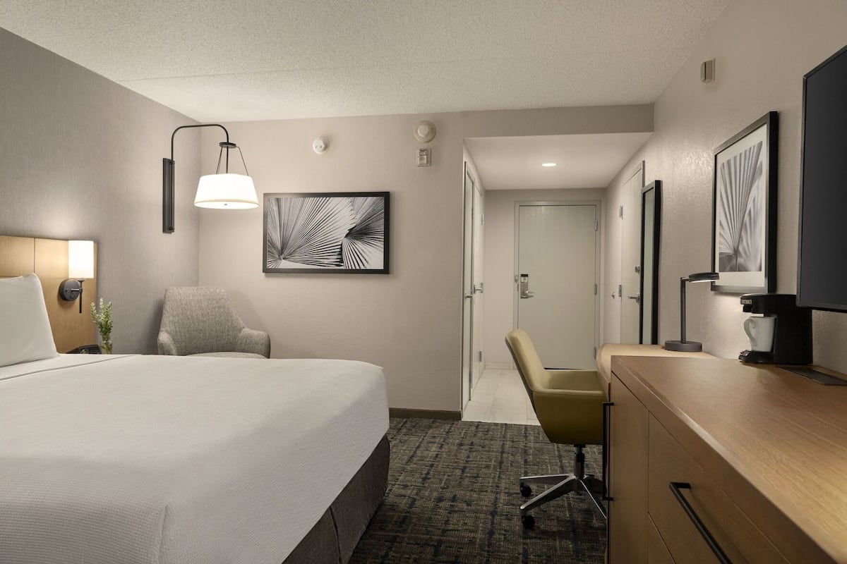 Down comforters, in-room safe, desk, blackout drapes
