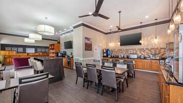 Petit déjeuner complet compris