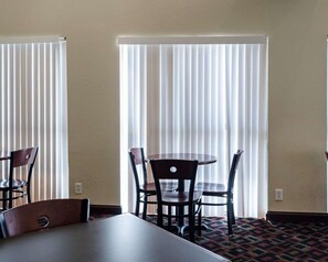 Free buffet breakfast  - Quality Inn Magee (Magee)