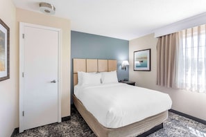 Suite, 1 Queen Bed, Non Smoking, Kitchen (with Sofabed; Full Kitchen) | Premium bedding, memory foam beds, in-room safe, desk