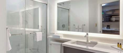 Standard Room, 1 Queen Bed, Non Smoking, Kitchen (Full Kitchen) | Bathroom | Shower, hair dryer, towels