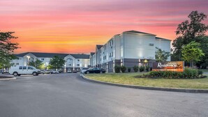 A hotel with a sign reading "Executive Residency." - Executive Residency by Best Western Philadelphia-Willow Grove (Horsham)