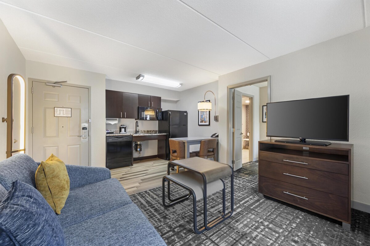 32-inch flat-screen TV with cable channels, TV, pay movies