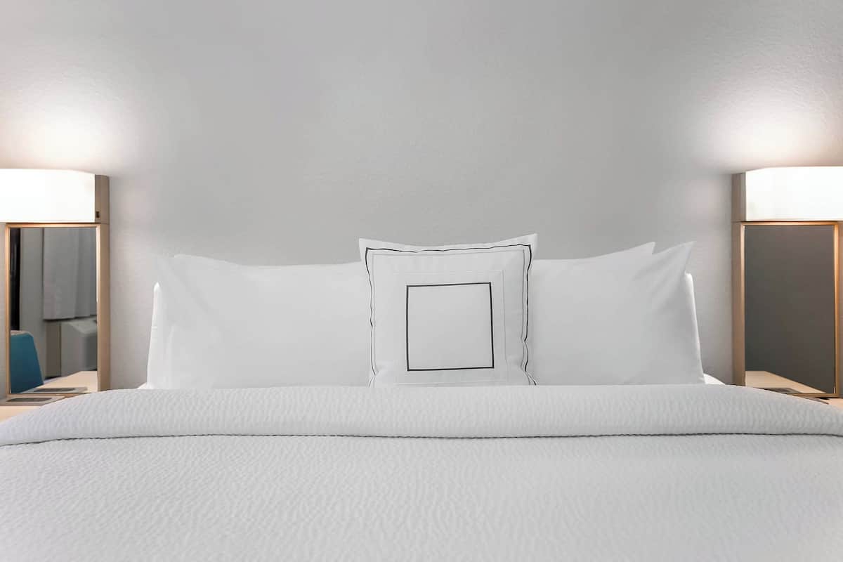 Premium bedding, in-room safe, desk, iron/ironing board