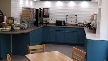 TĂ€gliches inbegriffenes kontinentales FrĂŒhstĂŒck