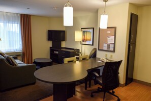 1 間睡房、高級寢具、Tempur-Pedic 床墊、房內夾萬