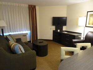 1 間睡房、高級寢具、Tempur-Pedic 床墊、房內夾萬