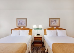 Hochwertige Bettwaren, Zimmersafe, Schreibtisch, schallisolierte Zimmer