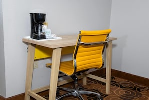 Literie de qualitĂ©, coffre-fort, bureau, systĂšme dâinsonorisation