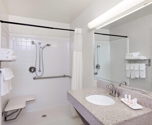 Accessible bathroom - Days Inn by Wyndham San Angelo (San Angelo)