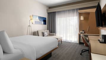 高档床上用品、加厚床垫、办公桌、遮光窗帘