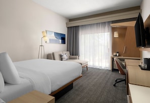 Premium bedding, pillowtop beds, desk, blackout drapes - Courtyard by Marriott Las Vegas Henderson/Green Valley (Henderson)