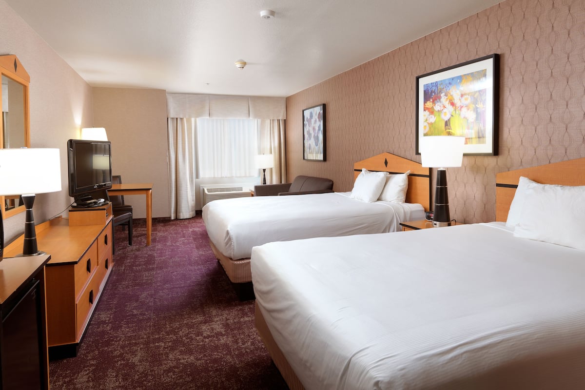 1 Schlafzimmer, Pillowtop-Betten, individuell eingerichtet, Schreibtisch