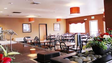 Café da manhã com buffet grátis todos os dias