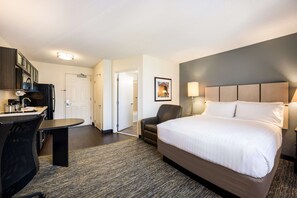 1 Schlafzimmer, hochwertige Bettwaren, Schreibtisch