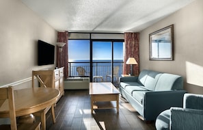 Suite mit 1 Schlafzimmer | Wohnbereich | 30-Zoll-Flachbildfernseher mit Kabelempfang, Fernseher