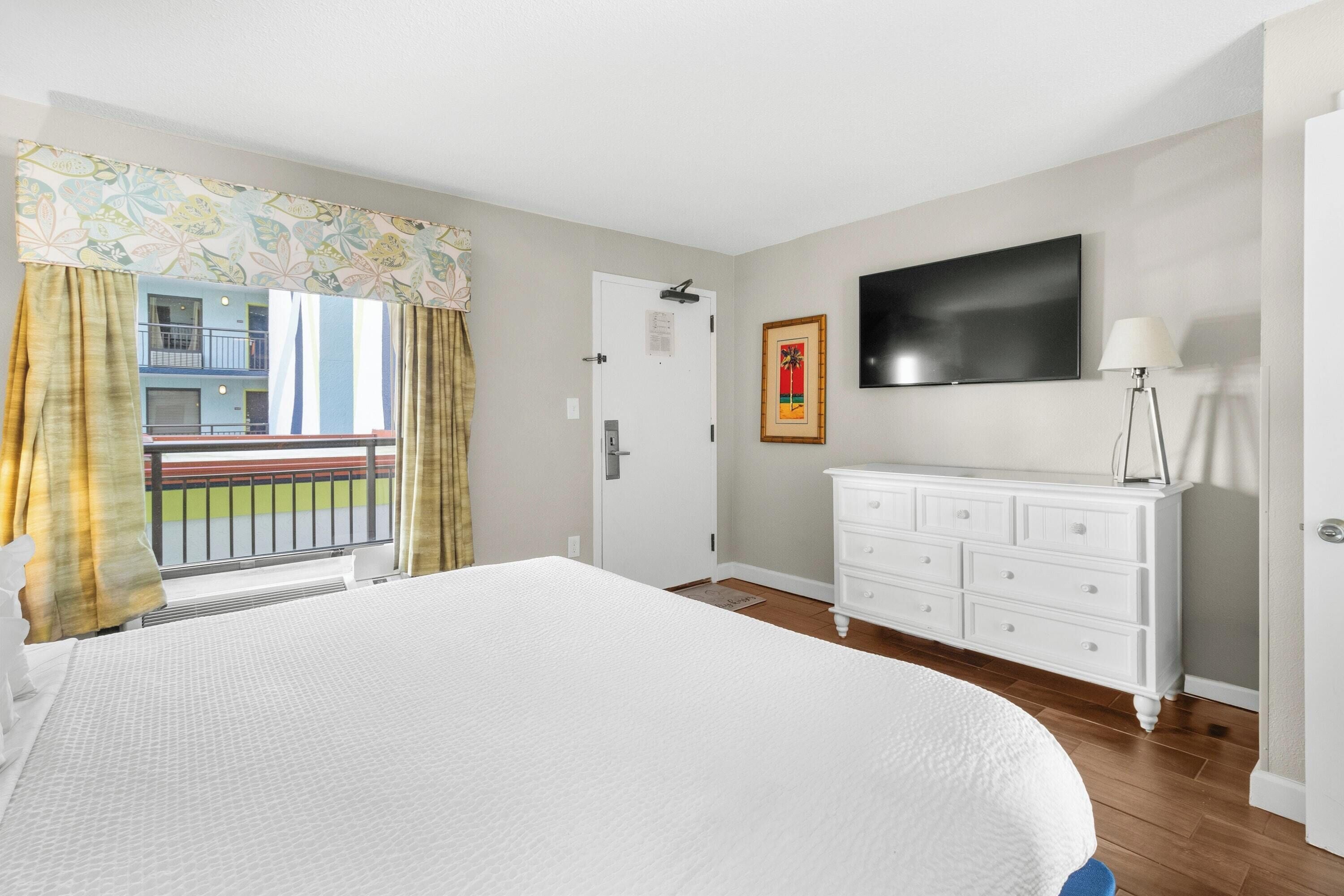 Ocean View King | 1 bedroom, premium bedding, in-room safe, laptop workspace