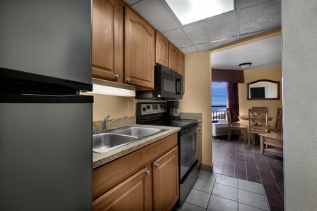 Monterey Bay Suites - Image 21