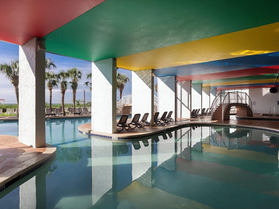Indoor pool, 2 outdoor pools