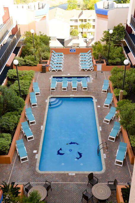 Monterey Bay Suites - Image 31