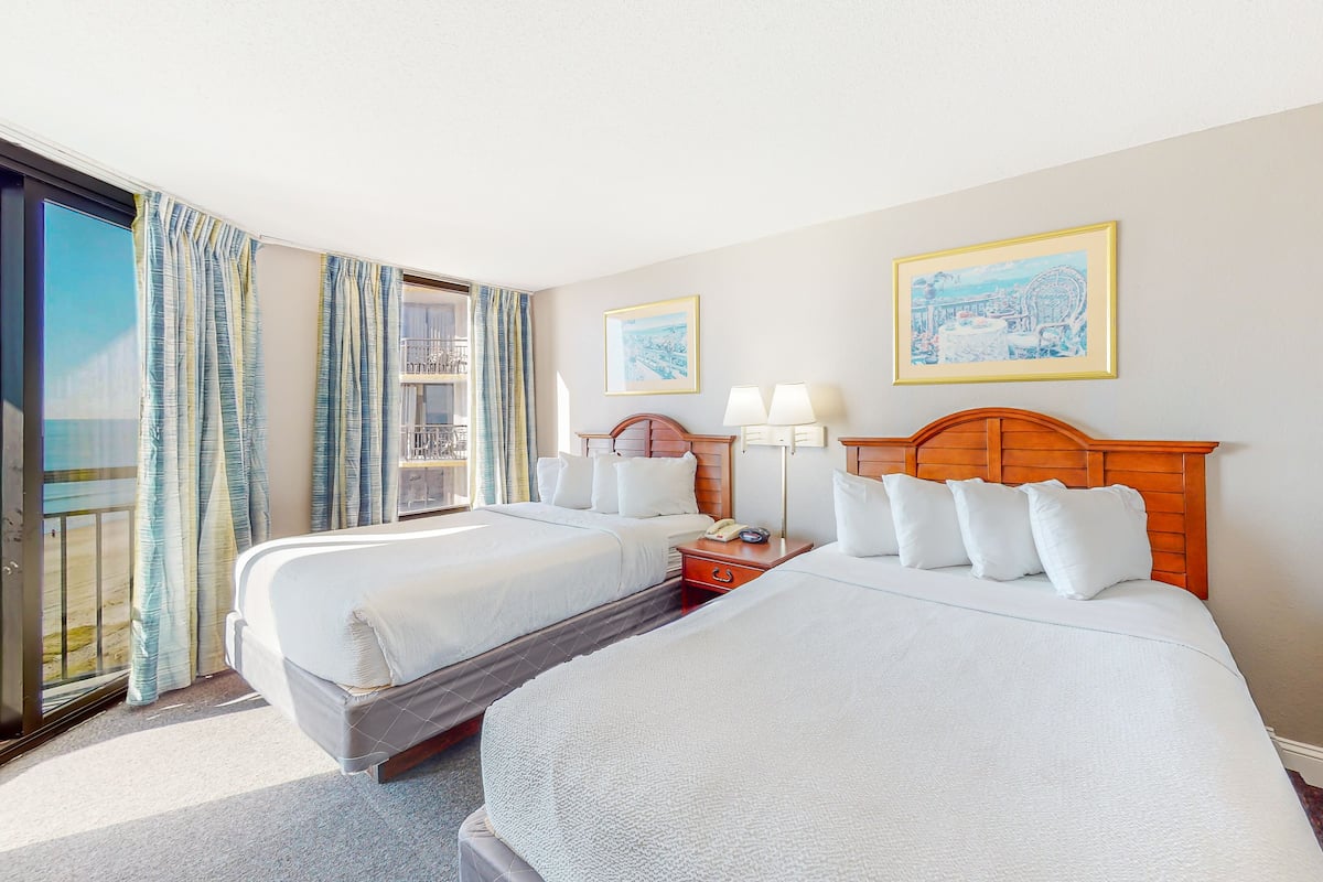 Condo, 1 chambre (Oceanfront 2 Queen) | 1 chambre, coffre-fort, rideaux dâobscurcissement