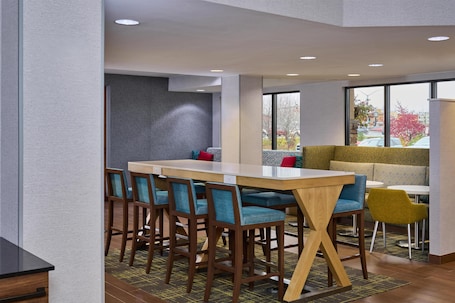 Lobby. Hampton Inn Anchorage