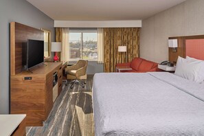 Pillowtop beds, desk, blackout drapes, iron/ironing board - Hampton Inn Anchorage (Anchorage)