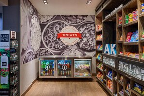 Snack bar - Hampton Inn Anchorage (Anchorage)